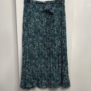 Skies are Blue Pleated Midi Skirt  Size M  Green and White